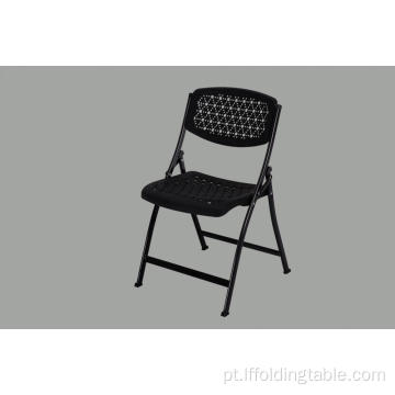 Cadeira dobrável de plástico com armação de metal